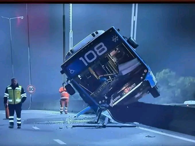 Choque entre un colectivo y un auto dejó cuatro heridos en General Paz