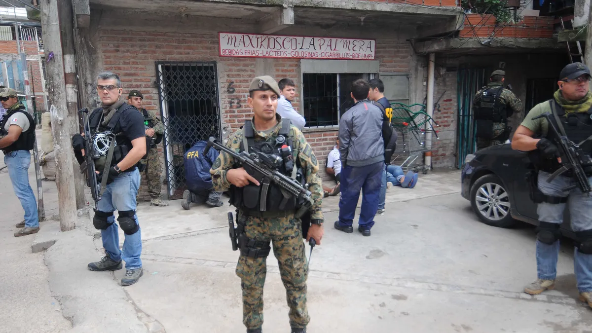Detuvieron a un hombre con 881 envoltorios de droga en el Barrio 31