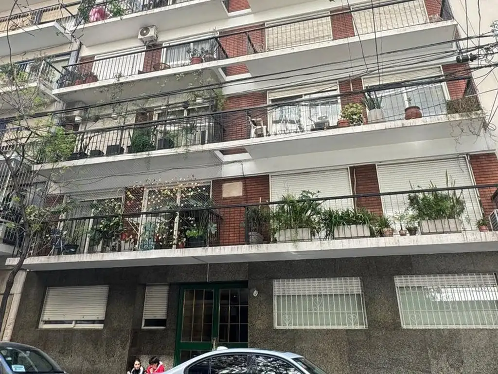 Caba: Tensión en un piso 14: dos hombres se atrincheraron y la Policía ingresó por una ventana