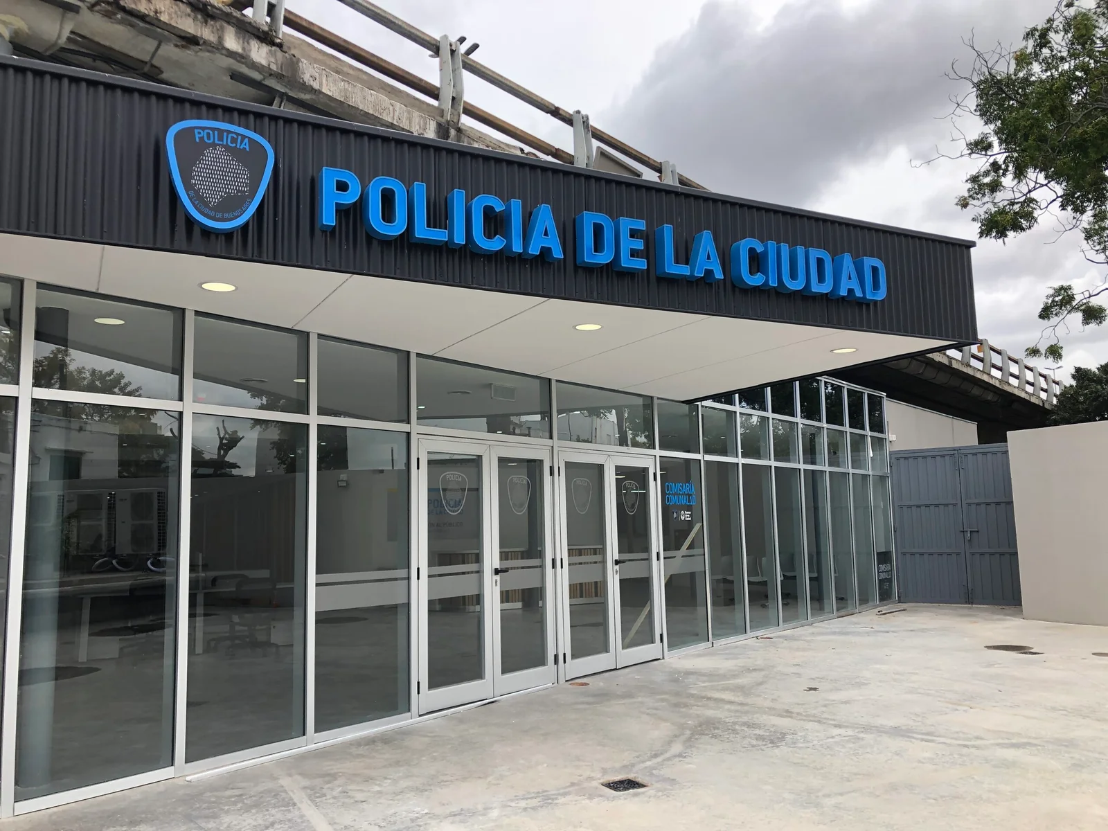 Detuvieron a dos personas que merodeaban comercios cerrados en Balvanera