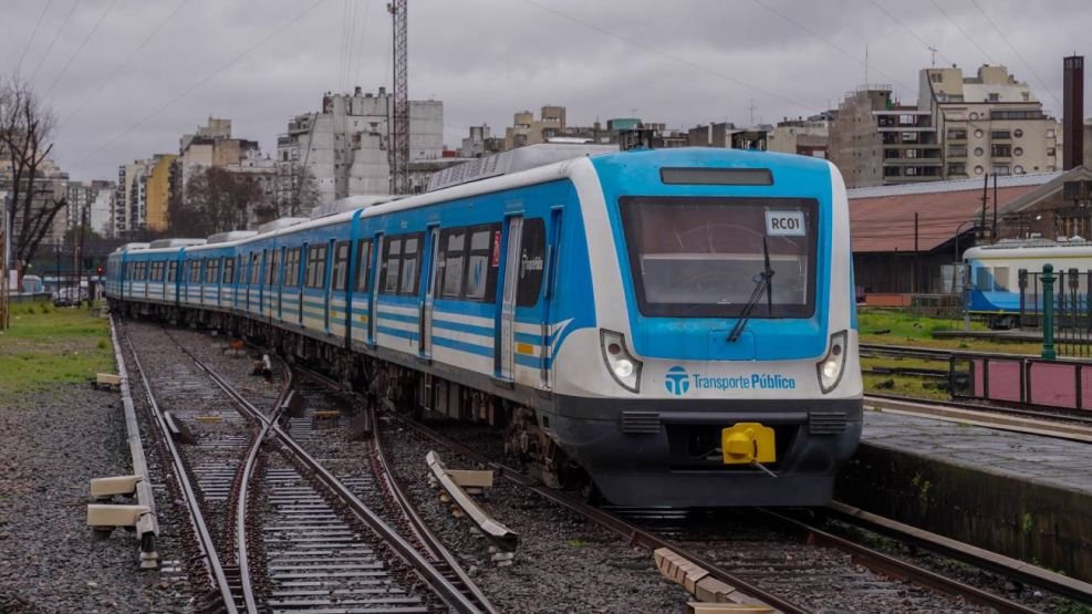 Ultimo Momento :Tren Sarmiento las formaciones no se detienen en Liniers por persona fallecida dentro de una Formación
