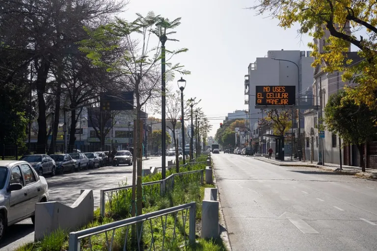 Finalizó la renovación de la avenida Fernández de la Cruz en Villa Riachuelo.