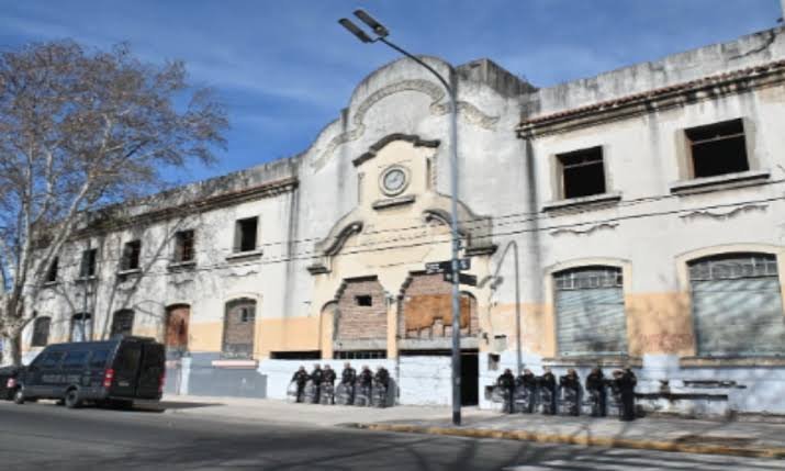 La Ciudad recuperó la propiedad usurpada número 900: era una antigua fábrica ocupada desde hace 40 años