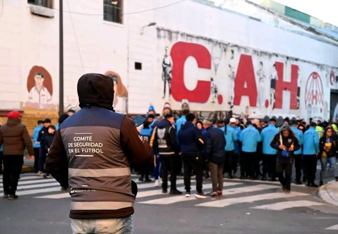 Caba: Operativos de seguridad en partidos de Boca y Los Pumas: más de 200 actas, 69 trapitos demorados y tres detenidos